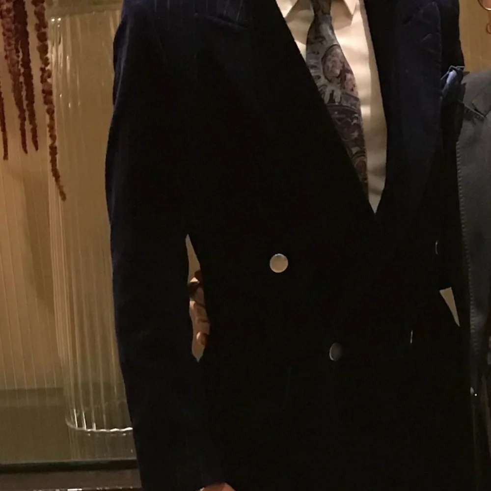 Men's Velvet Double-Breasted Navy Blazer with golden buttons. Size 34 R. - Picture 4 of 8
